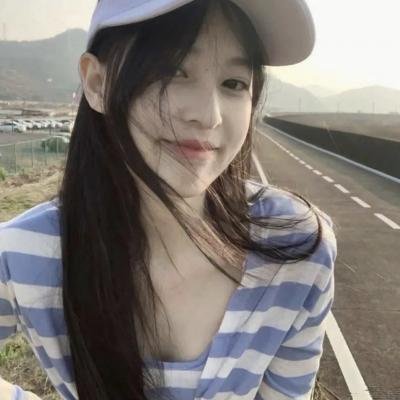 她爱他